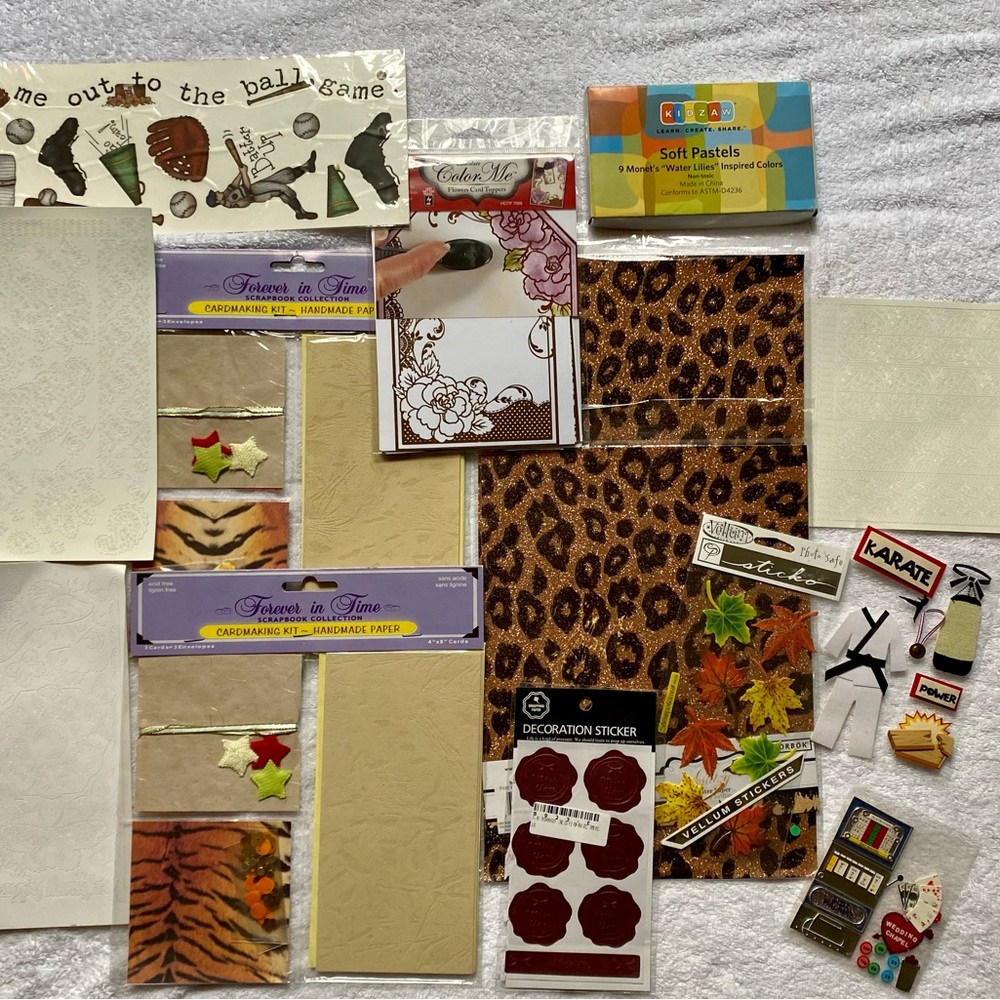 NWT HIGH QUALITY CARD MAKING KIT